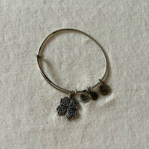 Alex and Ani Bracelet FOUR LEAF CLOVER Silver Tone Wrist Band